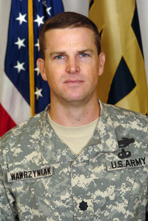 Headshot of LTC Warziniak with American flag and Notre Dame flag in background